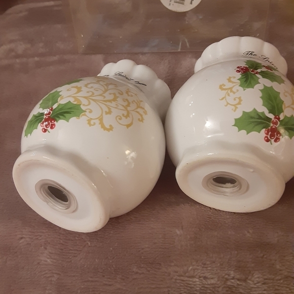 Christmas Salt and Pepper Shaker Set - Picture 6 of 7